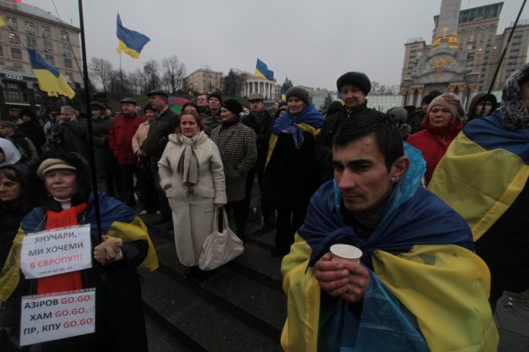 Поднять людей на протестные акции 2013 года помогли социальные сети. Протесты проходили в форме митингов, демонстраций, студенческих забастовок. Но силовое противодействие протестам со стороны власти привело к открытому противостоянию, которое в дальнейшем переросло в Революцию достоинства