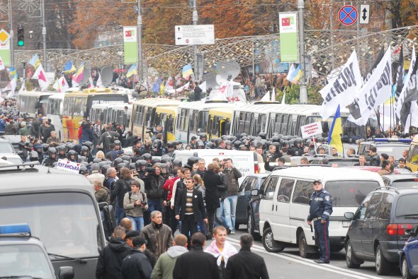 Украинцы собирались на митинги «Нет - политическим репрессиям и произволе власти» в поддержку арестованной Юлии Тимошенко