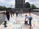 В парке Владимирская горка развернули большую настольную игру, где каждый ход - это шаг к переходу на украинский язык