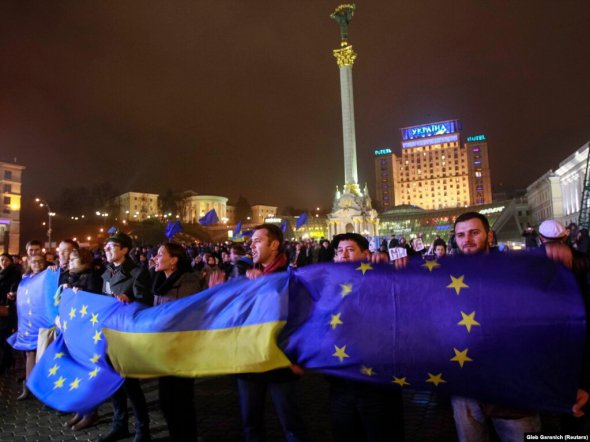 21 ноября 2013 года украинцы вышли на Майдан Независимости в поддержку европейского вектора внешней политики Украины.