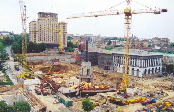 Реконструкція Майдану Незалежності у 2001 році