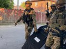На Київщині затримали 34-річного чоловіка, який підпалив будинок цивільної дружини й погрожував гранатою поліцейським