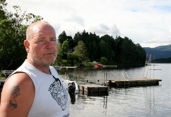 Йорн Овербай, который приплыл на лодке к острову, чтобы спасти подростков