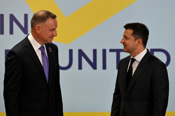 Президенты Польши Анджей Дуда и Украины Владимир Зеленский на саммите «Крымская платформа» 