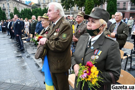 Прямую трансляцию парада ко Дню Независимости Украины показывают в центе Львова