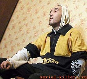 Уроженец Бердянска Руслан Хамаров с 2000 по 2003-й год убил 11 женщин. Тела сбрасывал в колодец