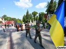 Похоронна процесія рухається Личаківським цвинтарем