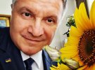 Аваков поділився засмаглим селфі в Києві з квітами