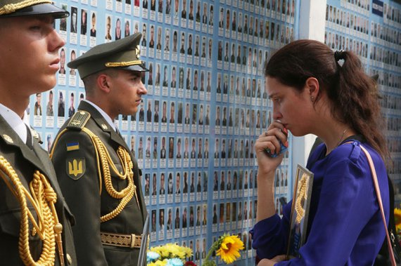 Пам'ять загиблих захисників України вшанували біля стін Михайлівського Золотоверхого собору в Києві