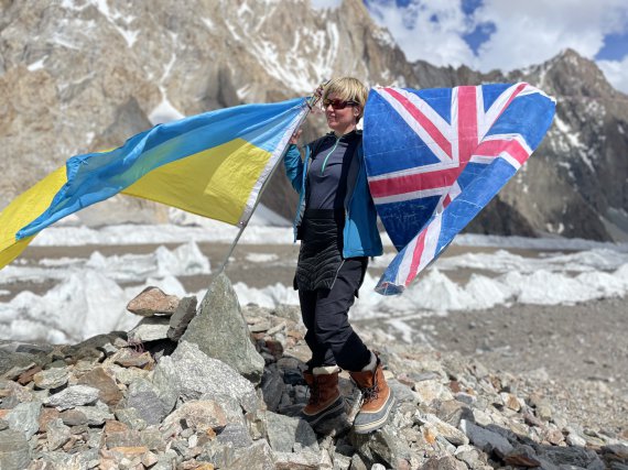 Українська альпіністка-аматор Оксана Літинська одна з кількох десятків жінок у світі, які піднялися на ці найвищі вершини 