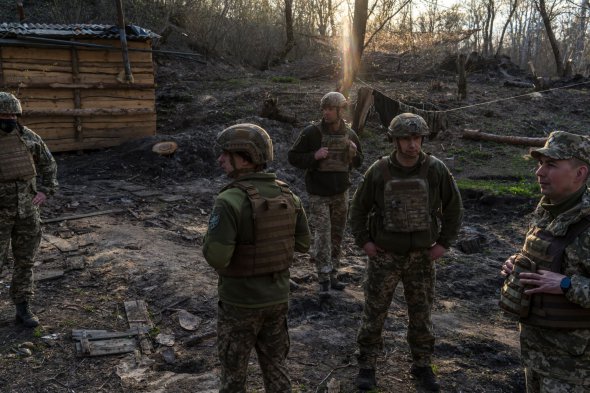 Украинские солдаты на передовой к северу от Луганска, апрель 2021 года 