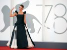 Испанско-американская актриса Пенелопа Крус появилась в вечернее черно-белом платье от Chanel