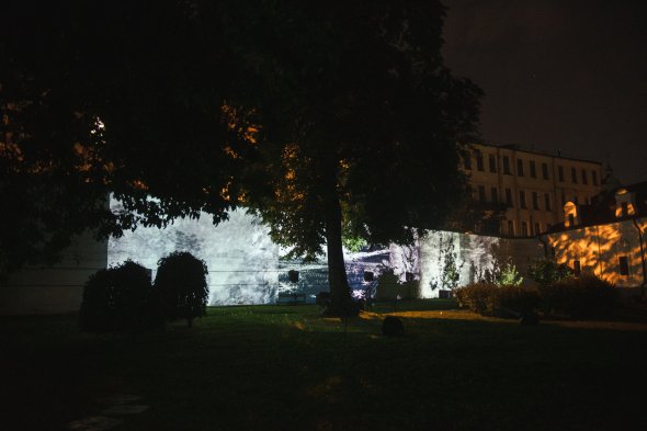 Во время аудиовизуального проекта "Город" на стены Софии Киевской проектировалось видео. Проходил в рамках Bouquet Kyiv Stage в Киеве
