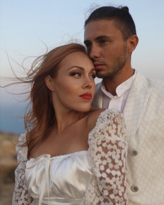 Музыкальные супруги Тарас Тополя и Alyosha поделились редкими нежными фото