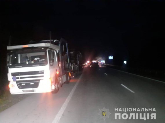 В Житомирской области автобус столкнулся с автовозом и загорелся. Один человек погиб и 11 в больнице