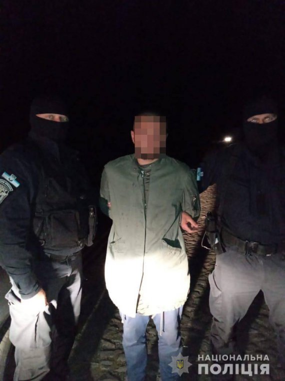 На Житомирщині поліцейські затримали підозрюваного у подвійному вбивстві, замаскованому під пожежу