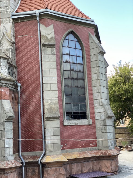 Від пожежі у костелі Святого Миколая в Києві постраждали вітражі