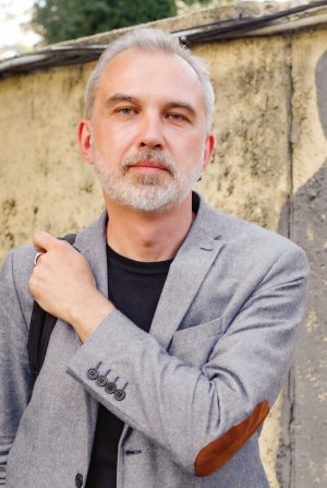 Білоруський письменник Ольгерд Бахаревич написав два десятки книжок. Твори видані чеською, англійською, українською, польською, німецькою та іншими мовами. З листопада 2020 року живе в Австрії