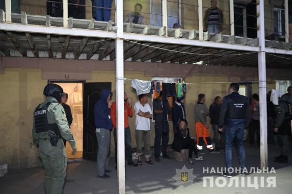 Поліцейські визволили з трудового рабства на Дніпропетровщині  120  людей