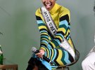 Корону победительницы «Мисс Вселенная-2019» получила модель из ЮАР Зозибини Тунцы