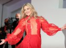 Американская актриса Кейт Хадсон захватила фанов полупрозрачным платьем от Valentino