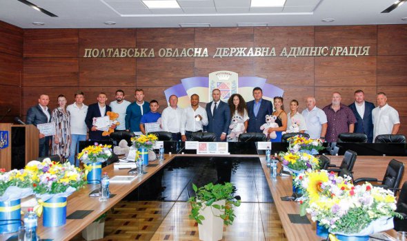 Голова Полтавської ОДА Олег Синєгубов відзначив олімпійців та паралімпійців області мільйонними преміями