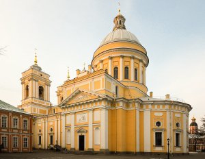 В Троицком соборе Александро-Невской лавры хранятся мощи Александра Невского