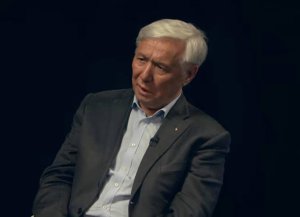 Юрій Єхануров був народним депутатом чотирьох скликань, міністром економіки, оборони, очолював уряд