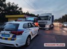 У Миколаєві пасажири маршрутки побили водія фури. На місце викликали поліцію і медиків. Фото: obozrevatel