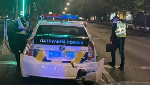 Авто патрульних, в яке влетів п'яний водій