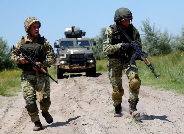 Украинские морские пехотинцы участвуют в военных учениях под Херсоном, 2 июля 2021 