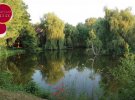 Зібров пишається своїм озером та садом з городом.