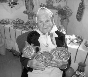 Фросину Міщенко навчали гончарному мистецтву її дядьки — Яким і Яків Герасименки. Її вироби зберігаються в музеях Києва, Вінниці та Львова