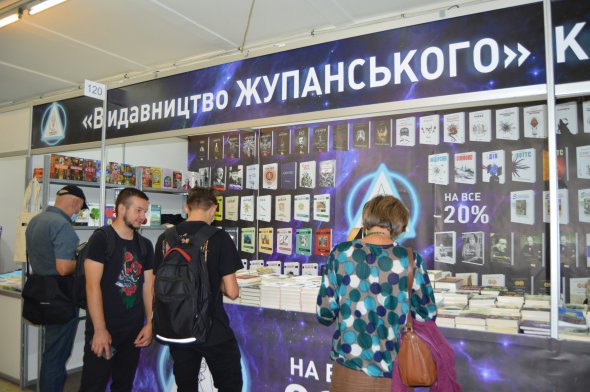 Очень популярная детская и подростковая литература, комиксы