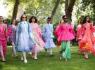 Моделі Bora Aksu дефілюють на Лондонському тижні моди в Лондоні, Великобританія
