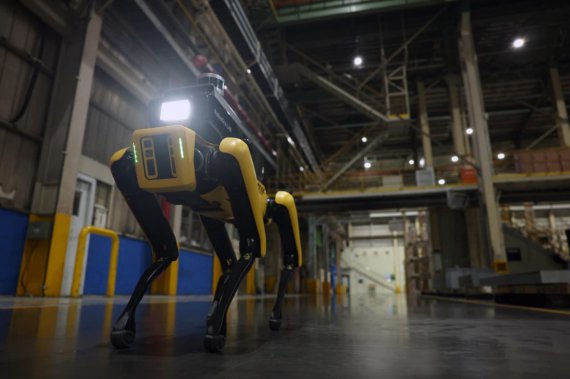 Robot оснащений системами для автономного патрулювання промислових об'єктів