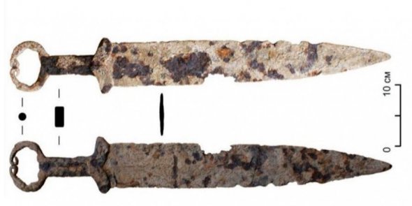 На пункт металлолома принесли древний нож