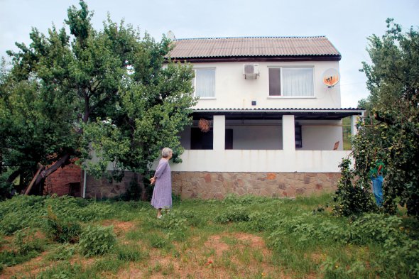 Дачний будинок москвички Наталії Бруні в селі Шишаки Полтавської області. За відсутності власників його за гроші доглядають місцеві