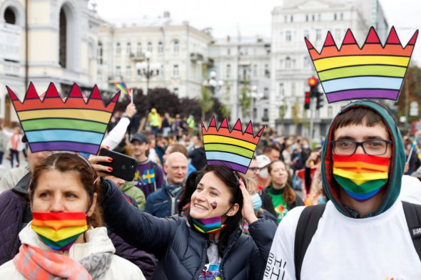 Участники марша за права ЛГБТ «Киев прайд» 