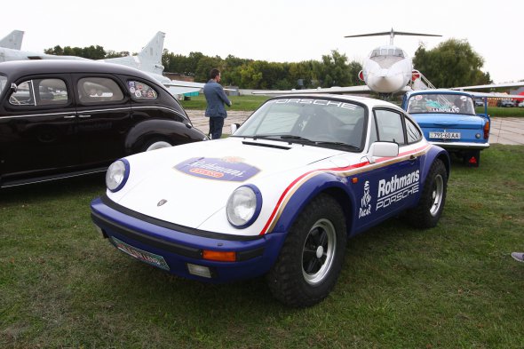 На фестиваль из немецкого Гамбурга прибыл Porsche 911 1984 года выпуска. Модель производят с с 1964 года. Автомобиль приехал представлять участник гамбургского Porsche Club