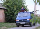 Молодые турки после работы катаются на машинах