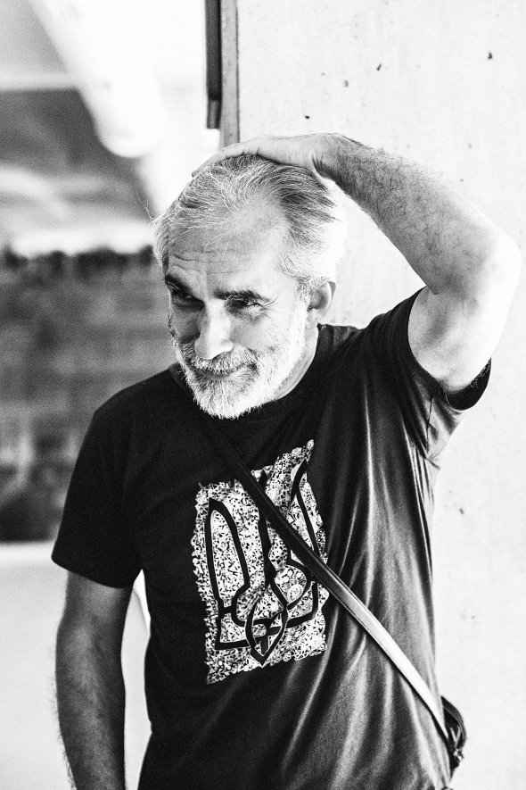 Ярослав ГРИЦАК, 61 рік, історик. Народився 1 січня 1960-го в селі Довге Стрийського району на Львівщині. Закінчив Львівський державний університет імені Івана Франка. Доктор історичних наук. У 1996–2009 роках – запрошений професор Центральноєвропейського університету в Будапешті, Угорщина. Був першим віцепрезидентом Міжнародної асоціації україністів. Професор Українського католицького університету. Почесний професор Національного університету ”Києво-Могилянська академія”. Співредактор наукового річника ”Україна модерна”, член редакційної колегії часописів Ab Imperio, Slavic Review, ”Критика”, Harvard Ukrainian Studies. Член-засновник Несторівської групи. Має понад 500 наукових публікацій на історичну тематику. Нова книжка Ярослава Грицака ”Подолати минуле: Глобальна історія України” виходить цієї осені в київському видавництві ”Портал”. Її першу версію друкував у журналі ”Країна” 2014 року. Улюблені страви – вареники з вишнями і короп по-китайському. Напій – віскі. У музиці подобається стара класика, зокрема рок-н-рол. Хобі – астрономія. Улюблений кінофільм ”Випускник” американського режисера Майка Ніколса. Одружений. Має двох синів