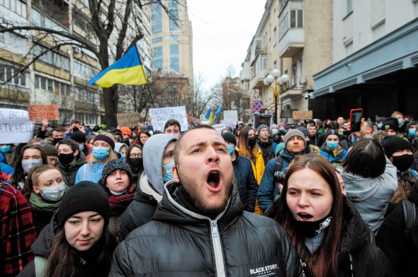 Молодь протестує біля Генеральної прокуратури проти корупції в судовій системі. Київ, 23 лютого 2021 року