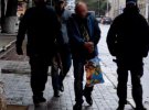 В Івано-Франківську рецидивіст напав на поліцейського з ножем у його квартирі і ледь не вбив