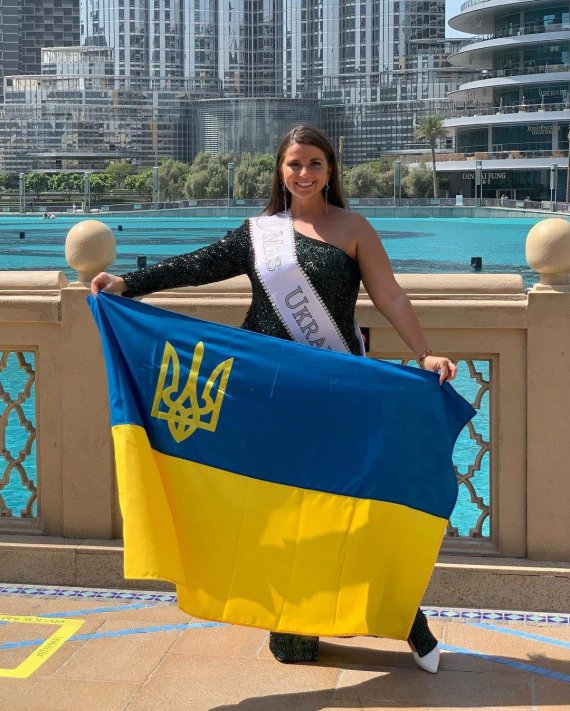 Украинка победила в престижном конкурсе "Мисс мира плюс сайз-2021". Фото: instagram.com/victoriamodelxl