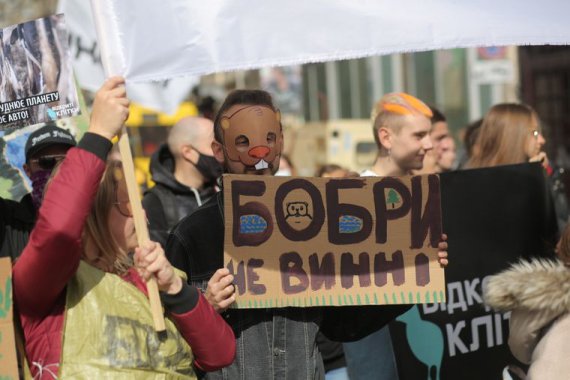 Сотни людей в Киеве вышли на Климатический марш 