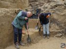 Археологи раскопали поселение на берегу Днестра