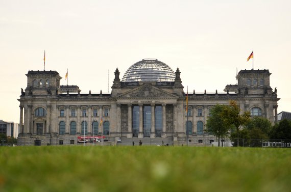 Рейхстаг - здание, где заседает немецкий парламент Бундестаг