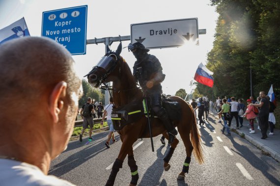 Акція проти карантинних обмежень в Любляні