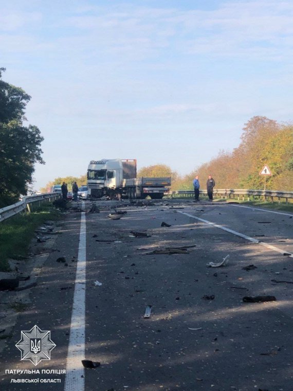 На трасі Київ-Чоп зіткнулися п’ять автомобілів. Є загиблий